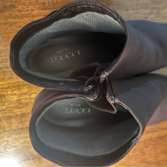 Sesto Meucci Brown Square Toe Waterproof
Snow Heeled Ankle Boots. Size 6.5 - Picture 9 of 13